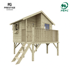 Houten speelhuis op palen