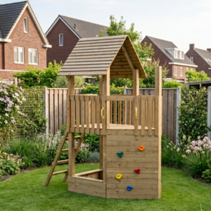 houten speeltoren met veel speelmogelijkheden