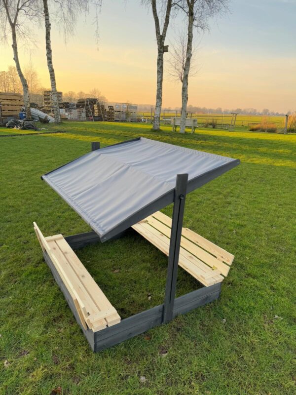 Zandbak met parasoldak 140 x 120 - met opklapbare bankjes - 2 planks antraciet met naturel  - Prestige Garden - Afbeelding 8