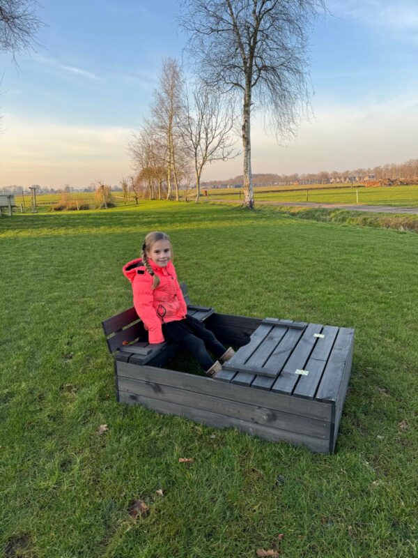 Zandbak 120 x 120 - met opklapbare bankjes - 3 planks antraciet  - Prestige Garden - Afbeelding 8