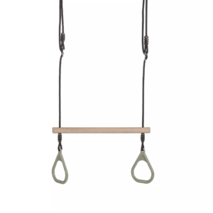 leuke toevoeging houten speelhuis trapeze ringen pastel groen